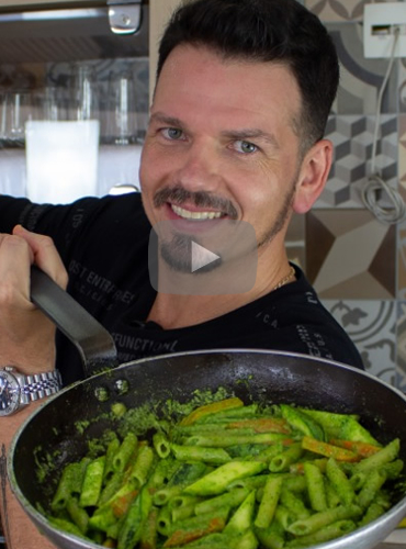 Penne ao Pesto com Legumes